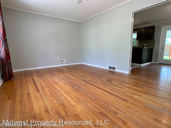 3rd image of 307 NE Orchard Dr