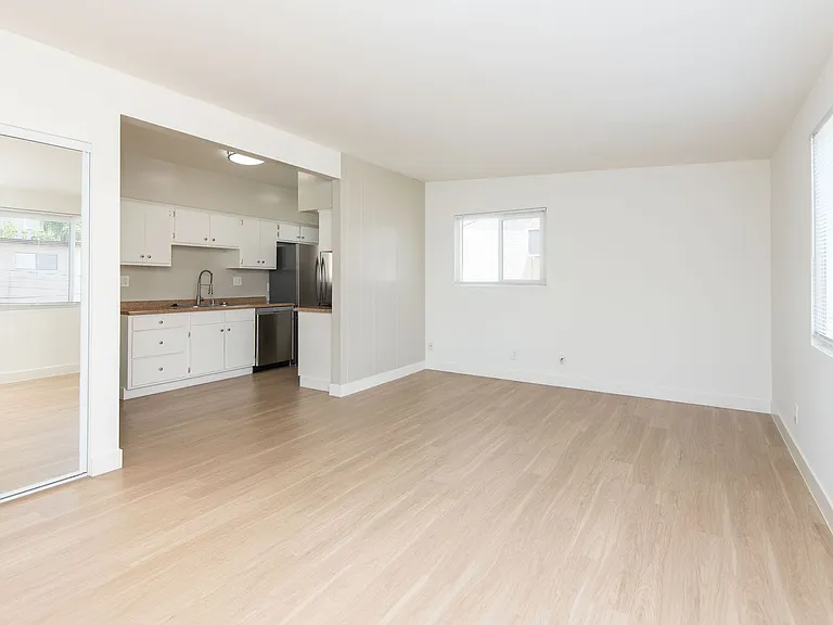 200-206 Maple — Photo 11