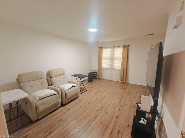 656 Rock Garden Cir, Winston Salem, NC 27104