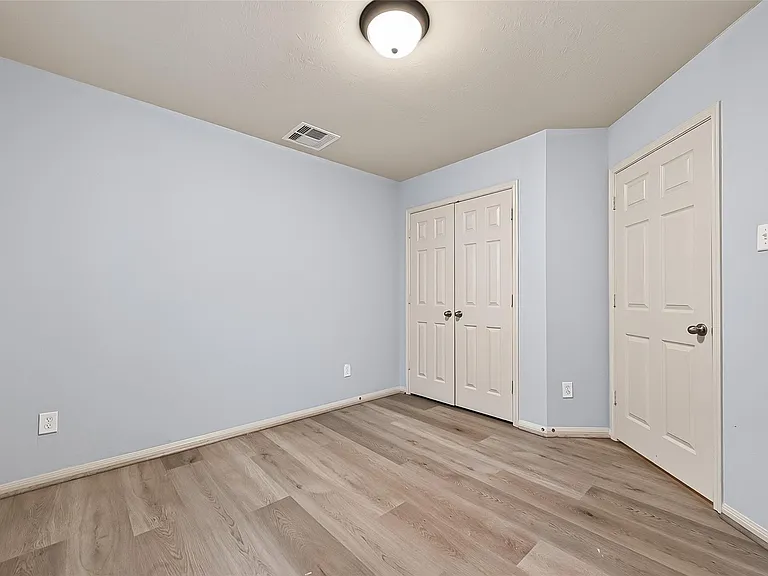 28207 Chalet Park Dr — Photo 28