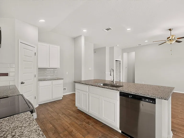 3704 Allegiance Ave — Photo 12