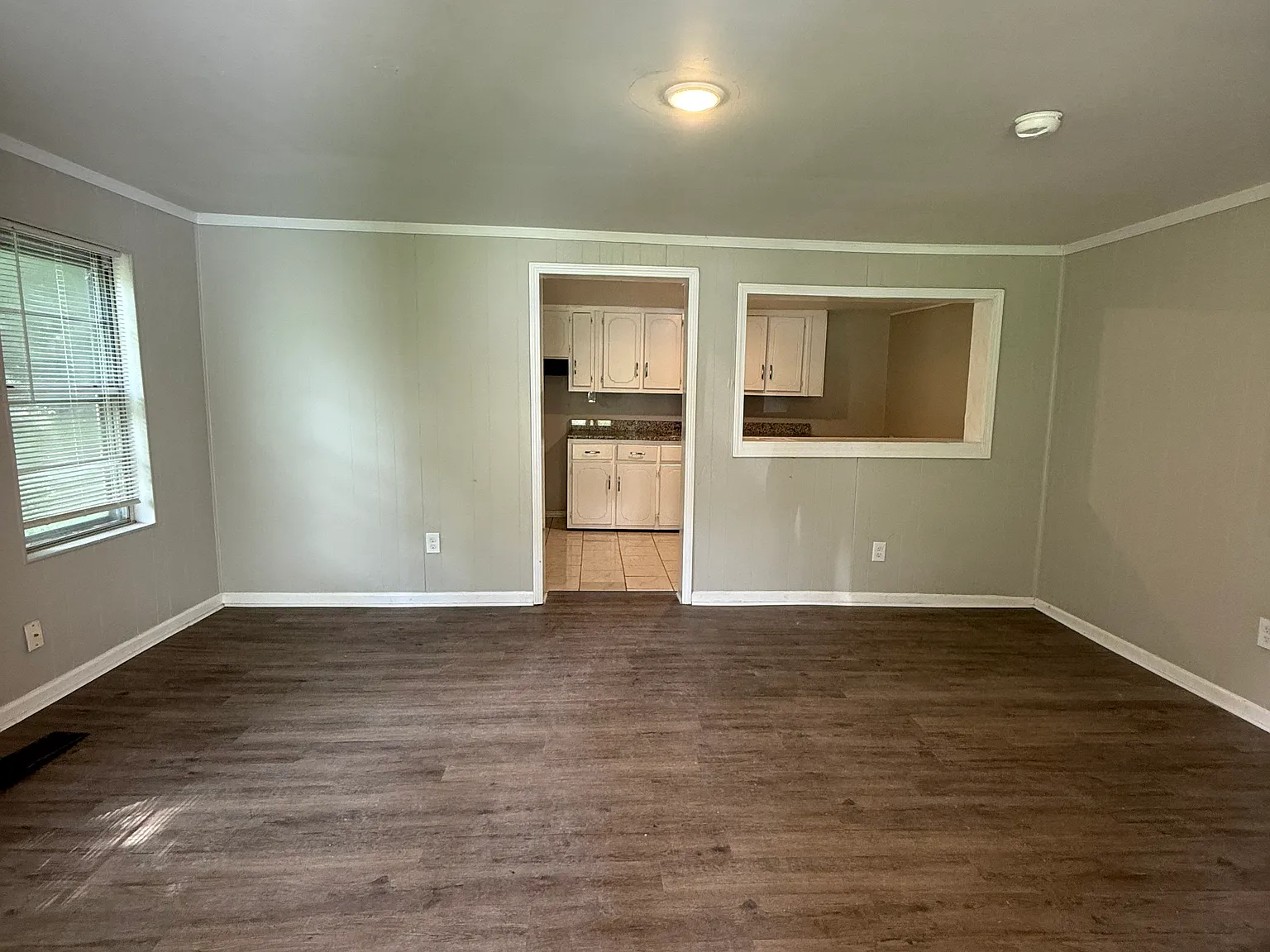 3 bed, 1190 sqft, $1,100 — Photo 2