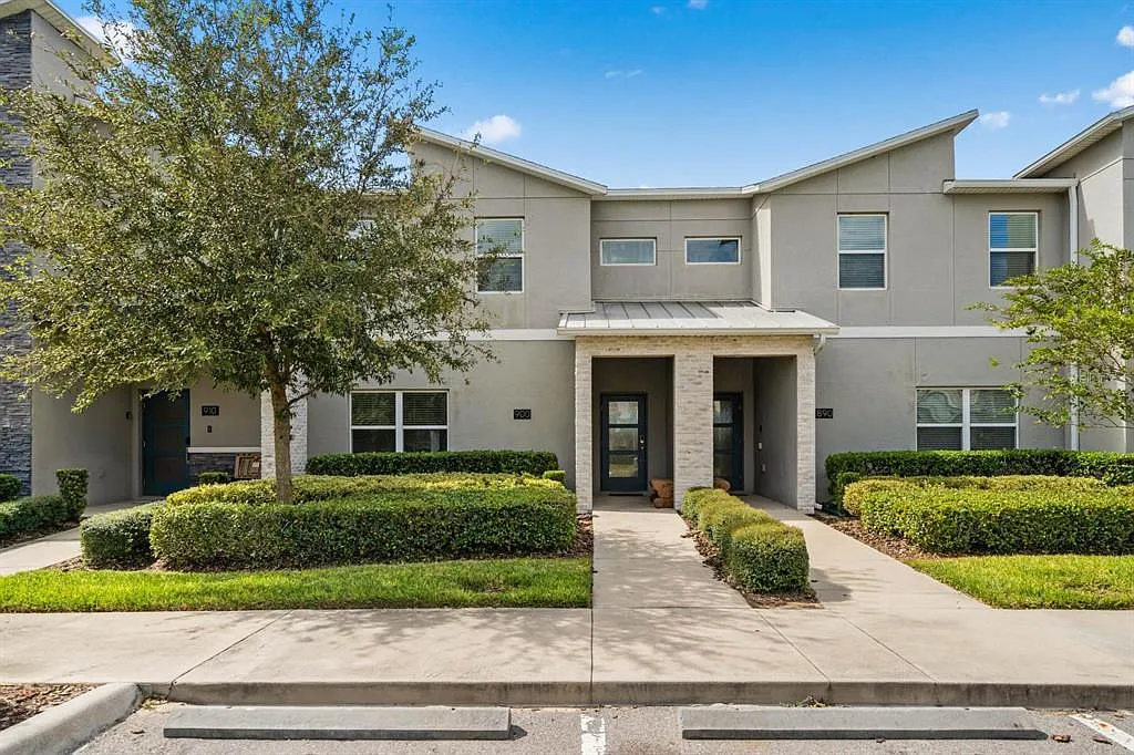 4 bed, 3.0 bath, 1914 sqft, $3,000 — Photo 1