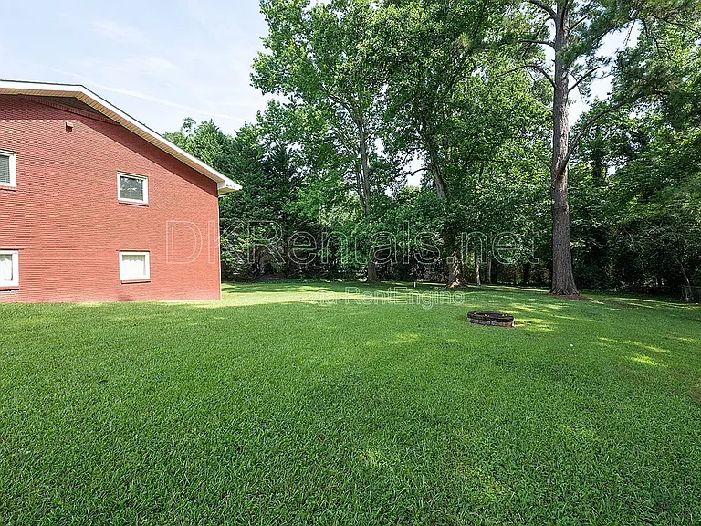 245 Brook Dr — Photo 5