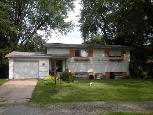136 Sarah Jo Ave photo 1