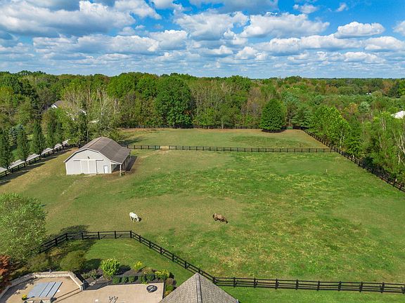 5th image of 6861 Heverlo Rd