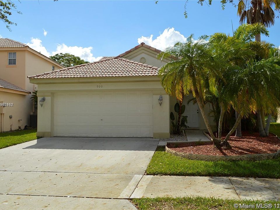 1st image of 900 Savannah Falls Dr #900