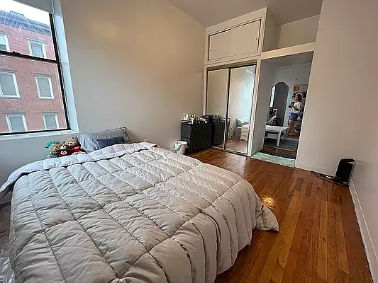 Rented by SERHANT. | media 5