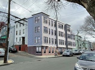 165 Everett St #1, Boston, MA 02128