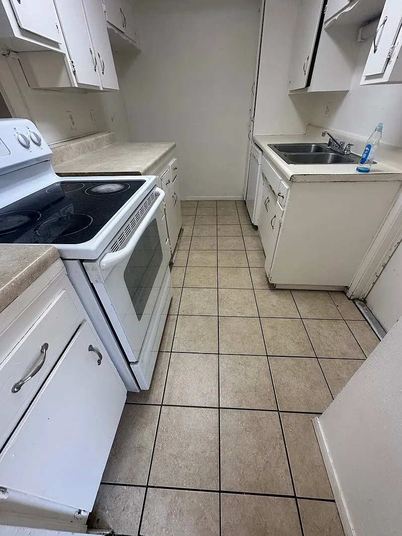 4801 Belle Terrace #H — Photo 2