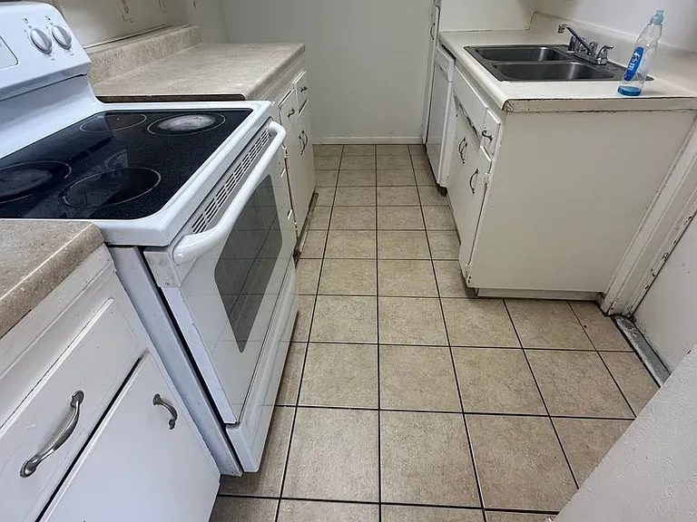 4801 Belle Ter #H — Photo 2