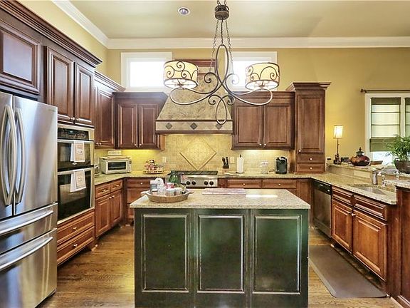 4th image of 1065 Dogwood Way