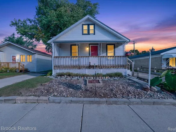 36 W Brickley Ave, Hazel Park, MI 48030