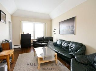 1147 W Addison St #2A, Chicago, IL 60613