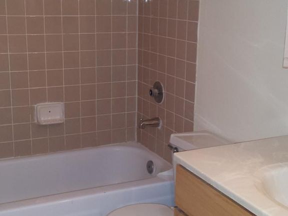 5th image of 885 Westmoreland Dr APT 15