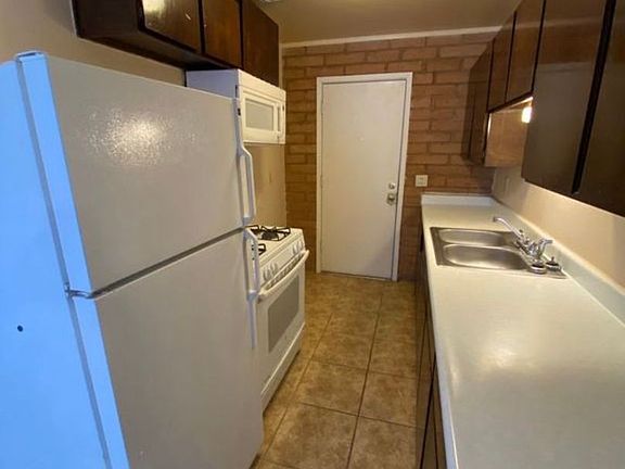 3rd image of 3218 E Monte Vista Dr APT D