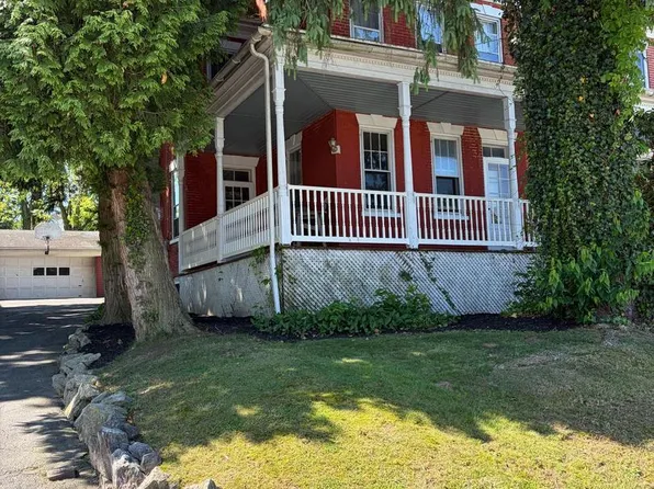 138 E New St, Mountville, PA 17554