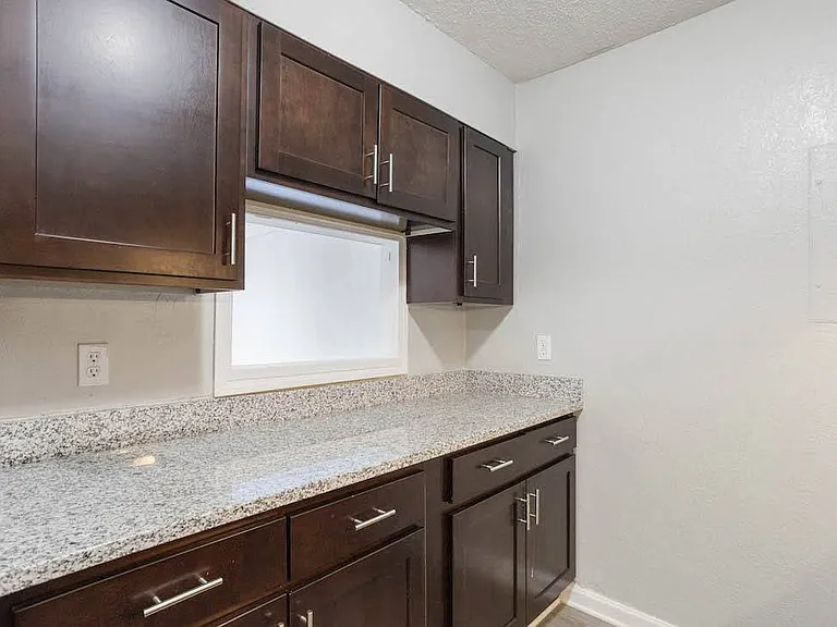 The Onyx Hoover Apartments — Photo 39