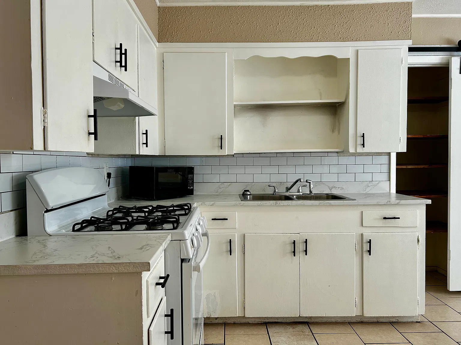 3 bed, 1.5 bath, 1400 sqft, $1,000 — Photo 4