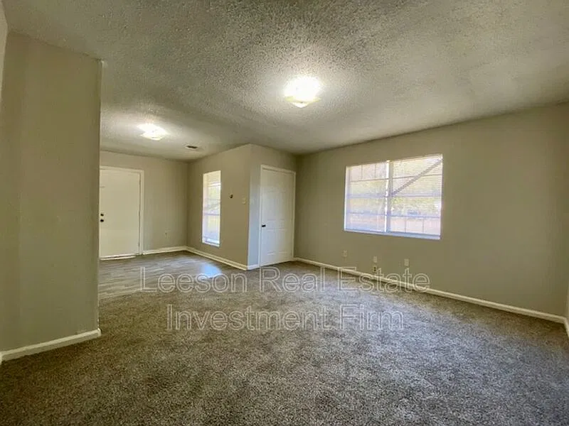 3 bed, 1.0 bath, 866 sqft, $850 — Photo 3