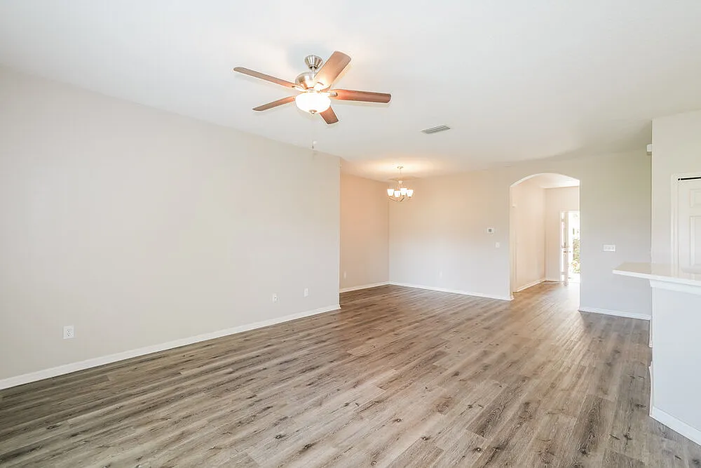 3 bed, 2.0 bath, 1510 sqft, $2,105 — Photo 3