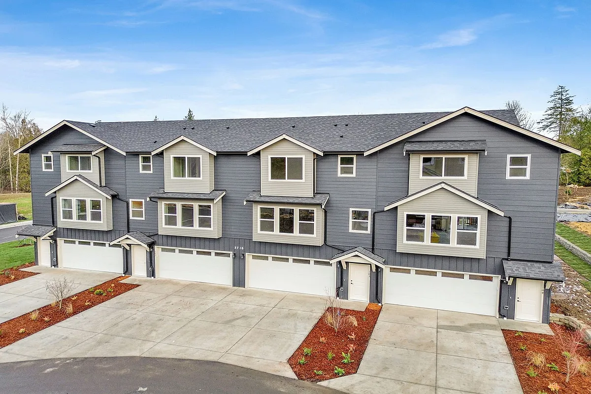 Building Photo - 2734 Oleander Loop