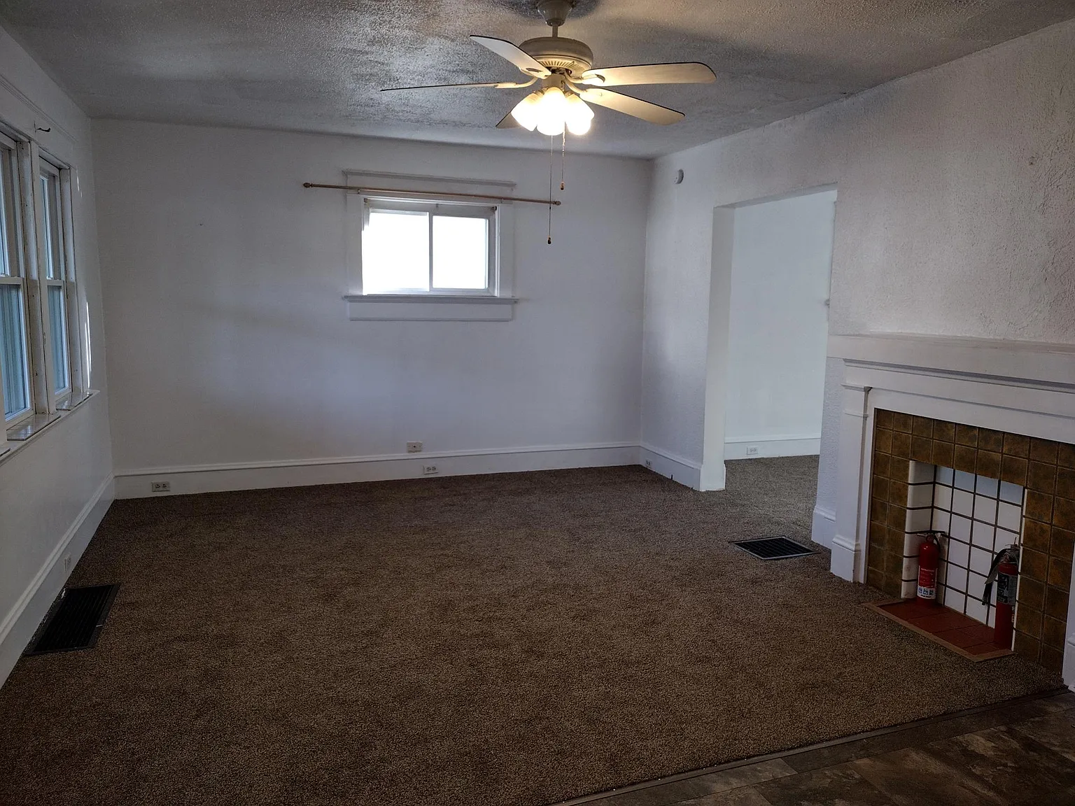 3 bed, 1320 sqft, $1,300 — Photo 4