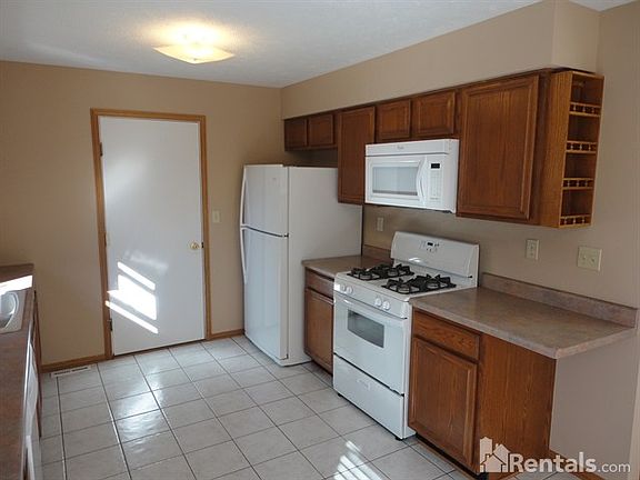 4th image of 516 Santolina Dr