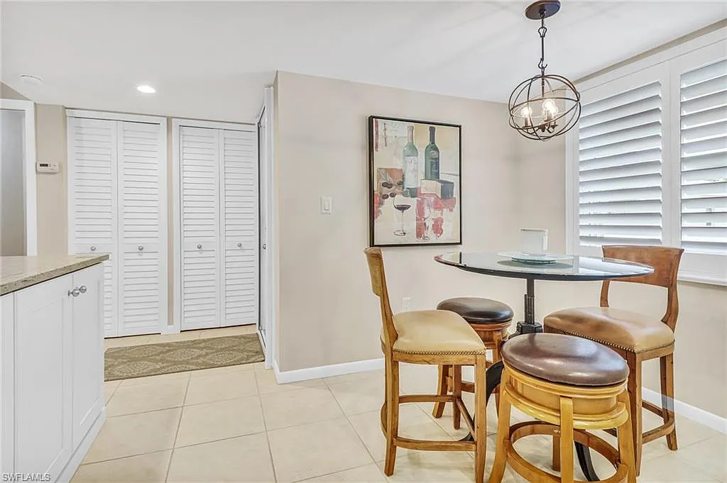 2 bed, 2.0 bath, 1180 sqft, $8,500 — Photo 3