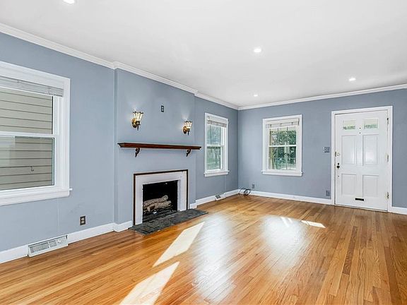 4th image of 7207 Charlotte St