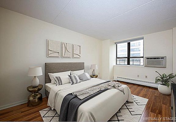 5th image of 301 Cathedral Pkwy #5M