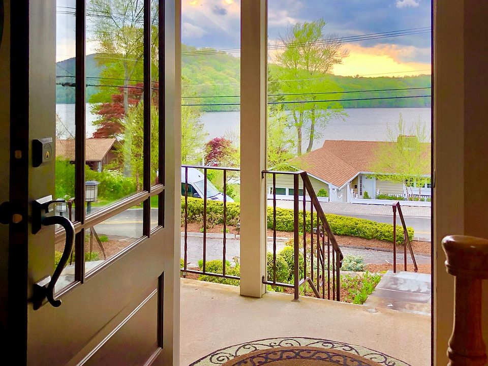 See the lake right out your front door!
