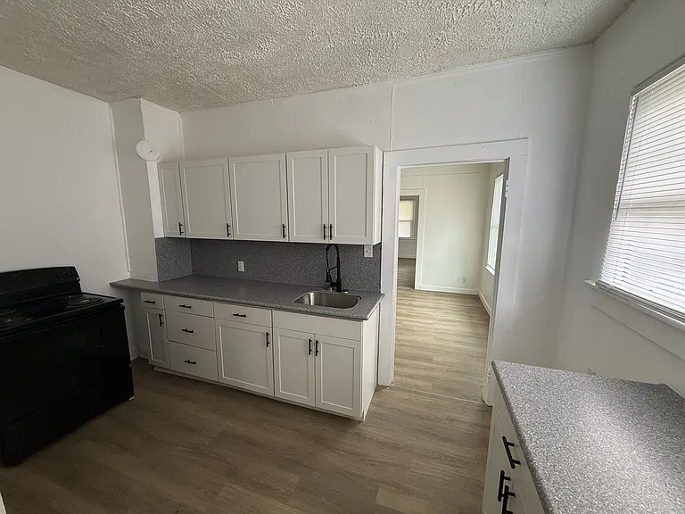 125 Clyde St — Photo 12