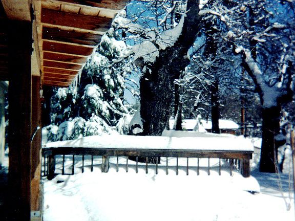 Yes it does snow here