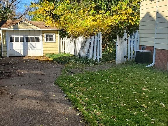 3rd image of 4298 W 226th St