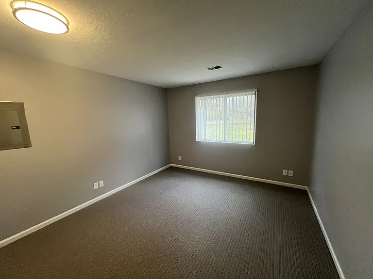 2906-2948 Feiger Ln — Photo 5