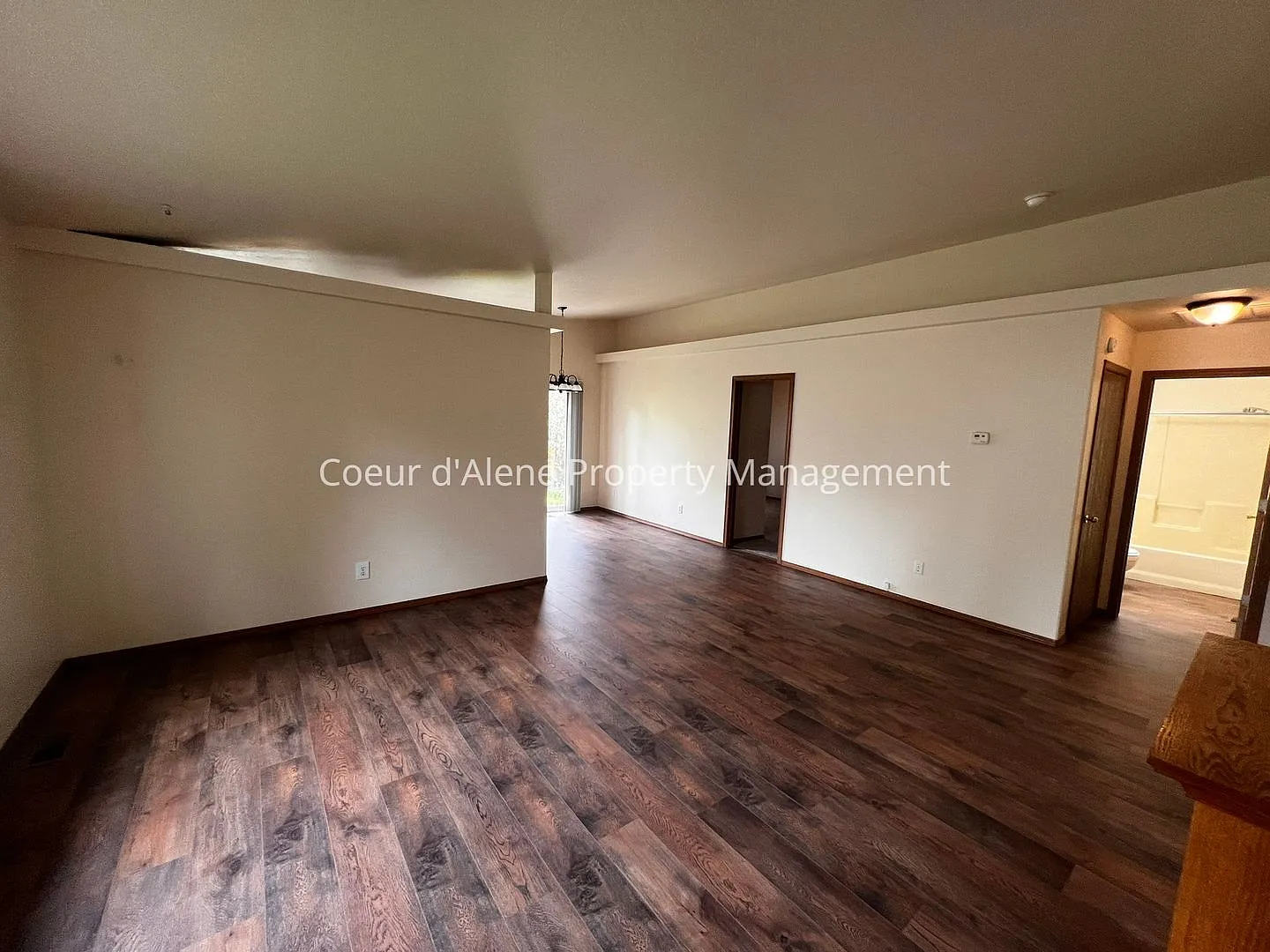 3 bed house on corner lot across from park! — Photo 2