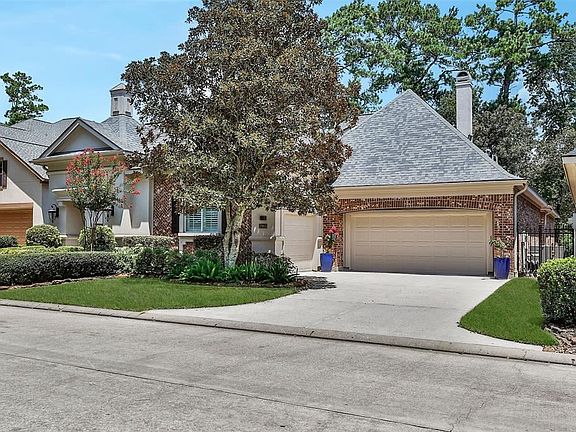 2nd image of 2915 N Cotswold Manor Dr