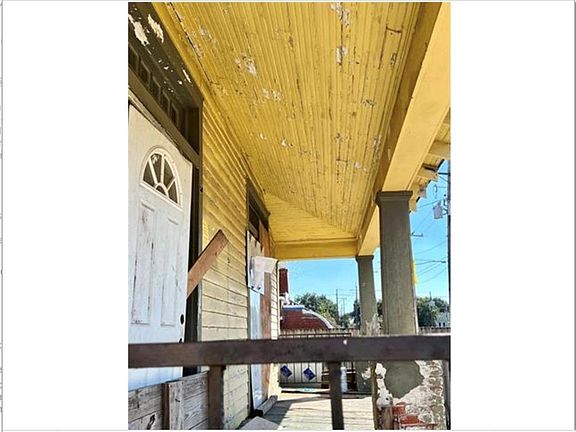 4th image of 4905-4907 Dauphine St