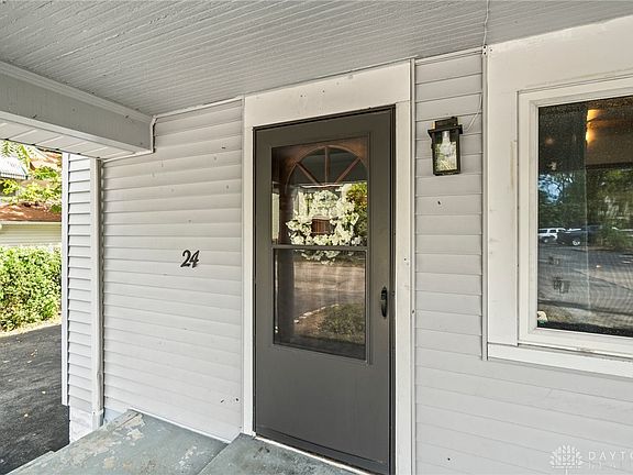 3rd image of 24 Cedarlawn Dr