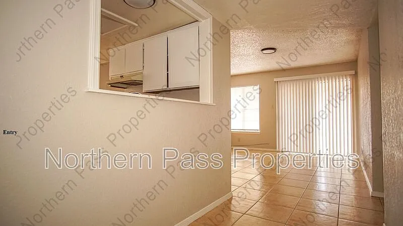 2 bed, 1.0 bath, 1202 sqft, $1,225 — Photo 3