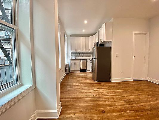 5th image of 304 E 83rd St APT 1B