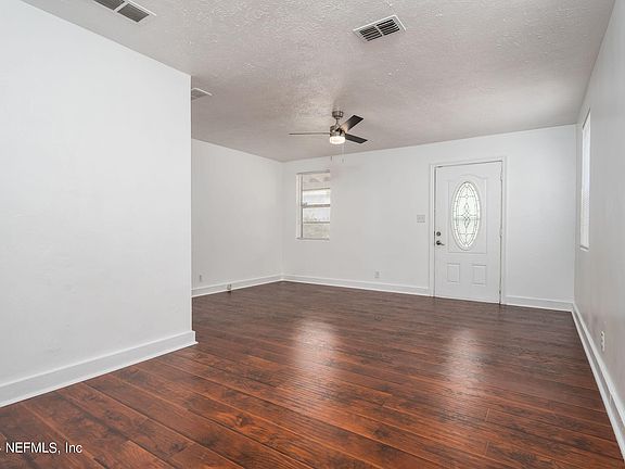 4th image of 2221 COMMONWEALTH Avenue