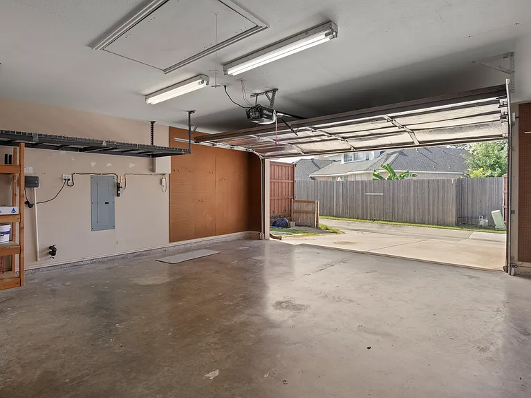 1003 Hunters Creek Dr — Photo 12