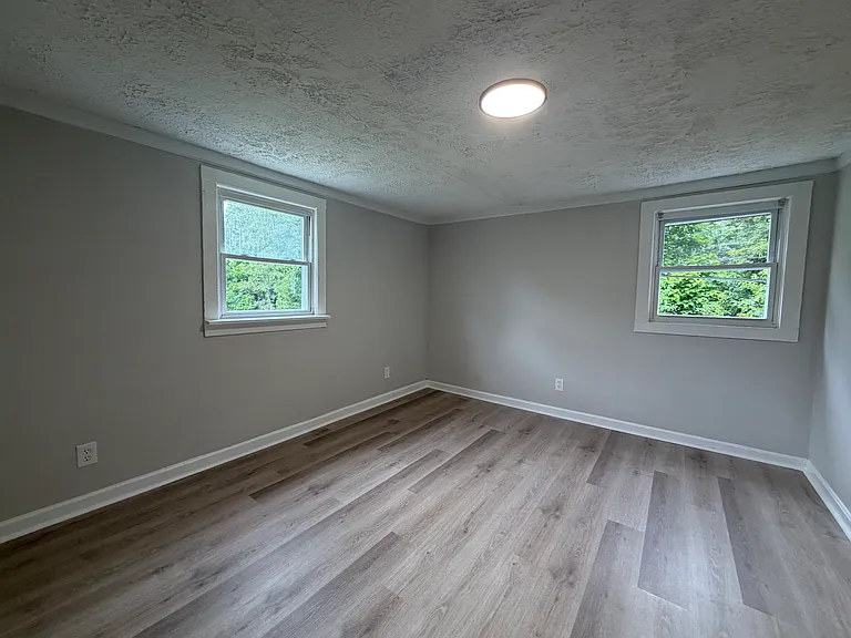 2537 Broadway St — Photo 10