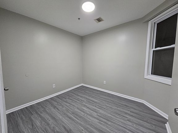 4th image of 96 Eaton Pl #33A
