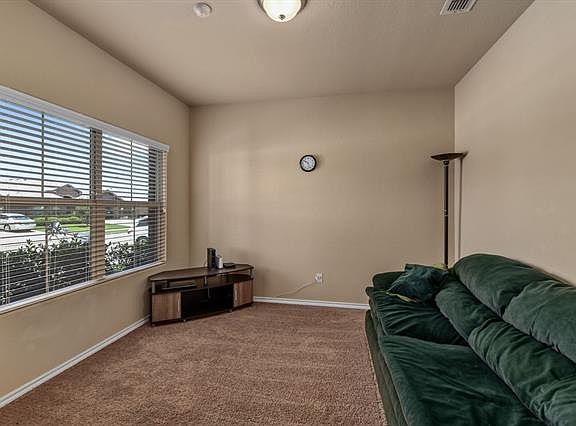5th image of 1712 Kings Glen Ln