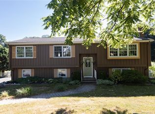 490 Quaker Farms Rd, Oxford, CT 06478