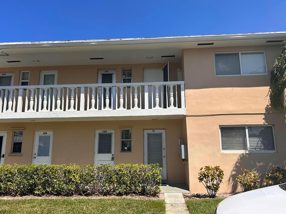 1st image of 2214 NE 1st Way #106