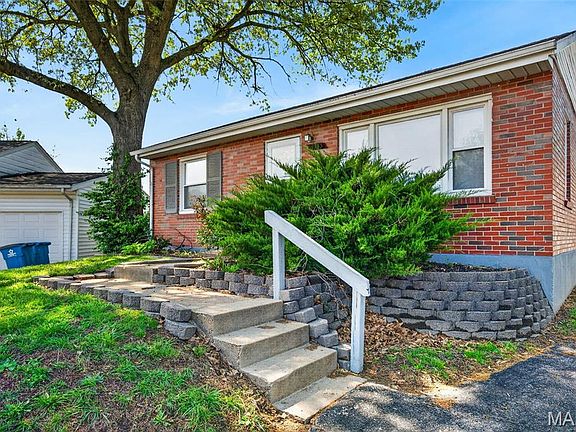 3rd image of 9233 Meadowbrook Ln